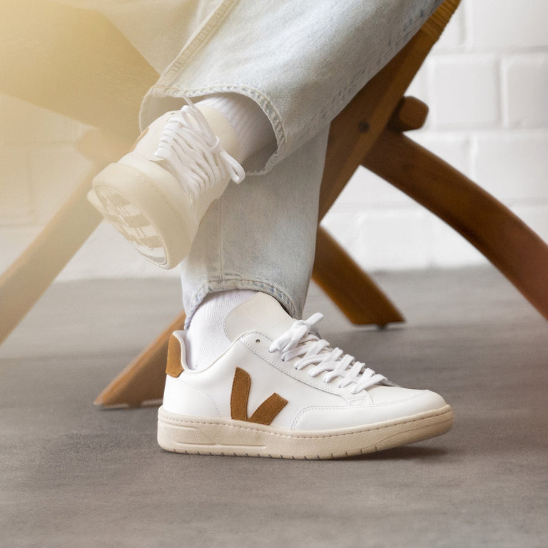 Veja V-12 Leather onfeet