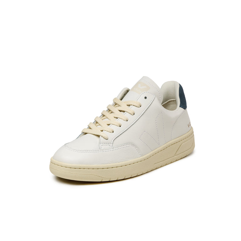 Veja V-12 Stitch W