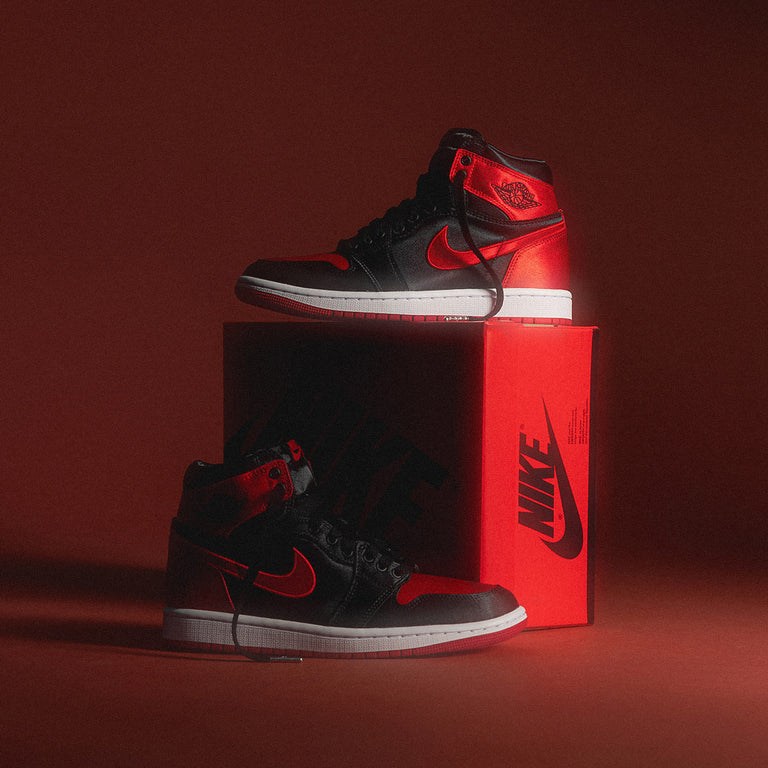 Nike Wmns Air Jordan 1 Retro High OG *Satin Bred* onfeet