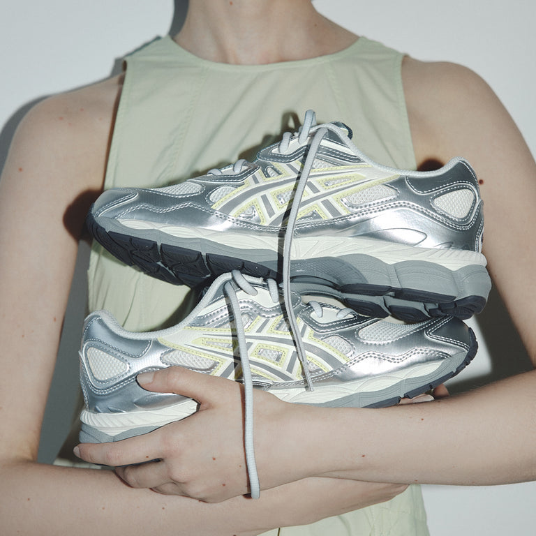 Asics x Emmi GEL-NYC *Huddle Yellow* onfeet