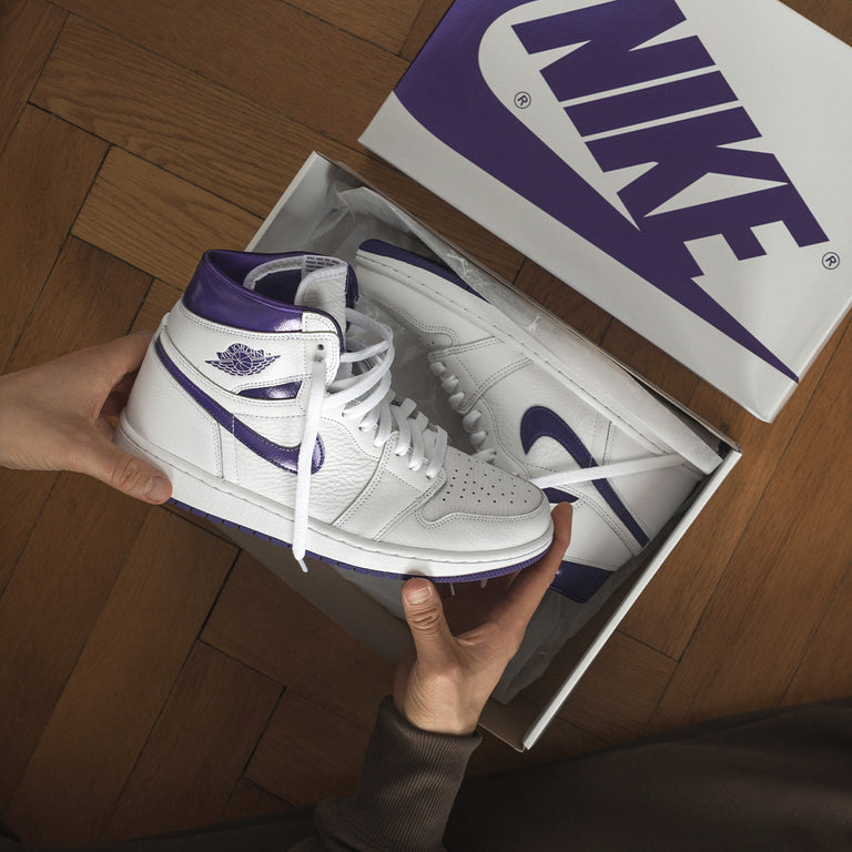 Nike Wmns Air Jordan 1 High OG *Court Purple* onfeet