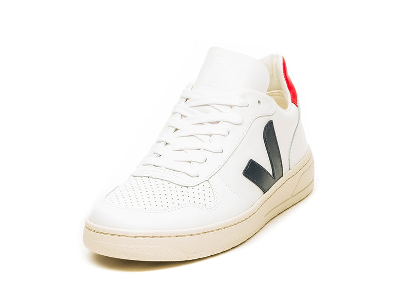 Veja V-10 Leather onfeet