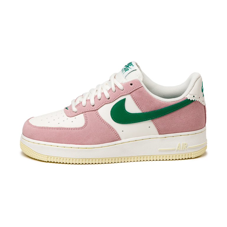 b5826fdacfdeb2152f84411b751e08804af055ef FV9346 100 Nike Air Force 1  07 LV8 Sail Malachite Medium Soft Pink Alabaster os 1 768x768