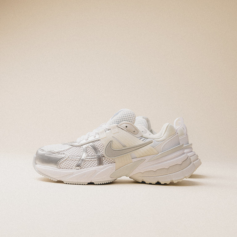 Nike Wmns V2K Run onfeet