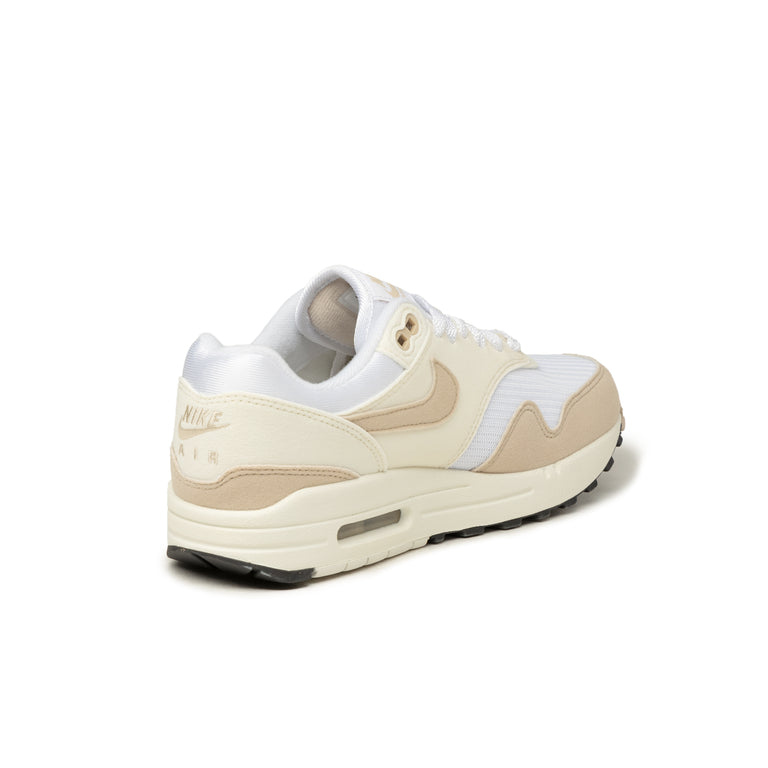Nike Wmns Air Max 1 *Pale Ivory* onfeet
