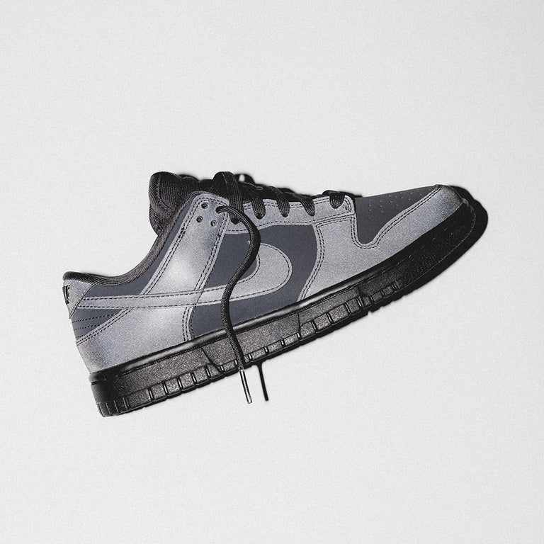 Nike Wmns Dunk Low *Cyber* onfeet