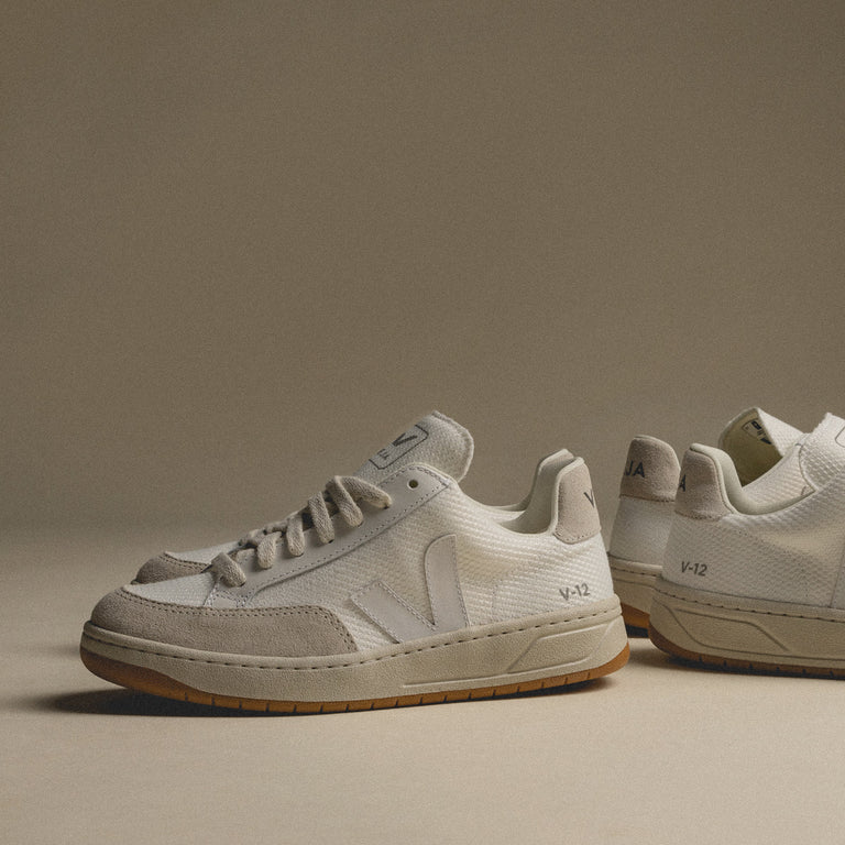 Veja V-12 B-Mesh onfeet