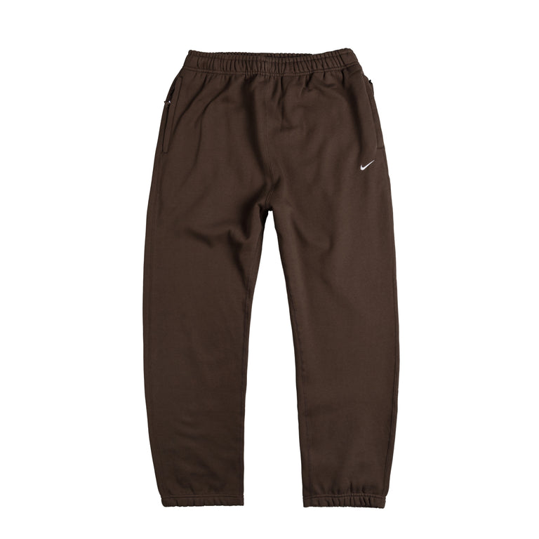 Nike Solo Swoosh Fleece Pant – buy now at Asphaltgold Online Store!