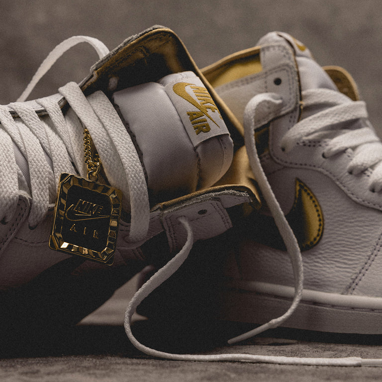 Nike Wmns Air Jordan 1 Retro High OG *White and Gold* onfeet