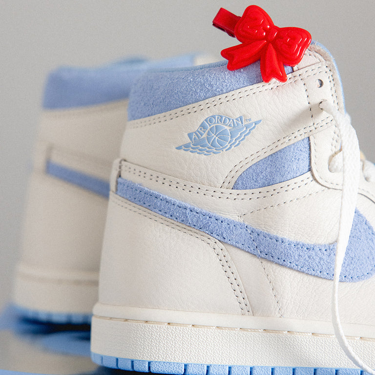 Nike Wmns Air Jordan 1 Retro High OG *Psychic Blue* onfeet