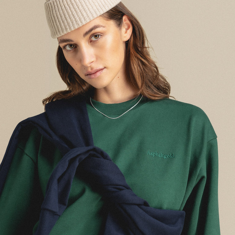Asphaltgold Essential Crewneck onfeet