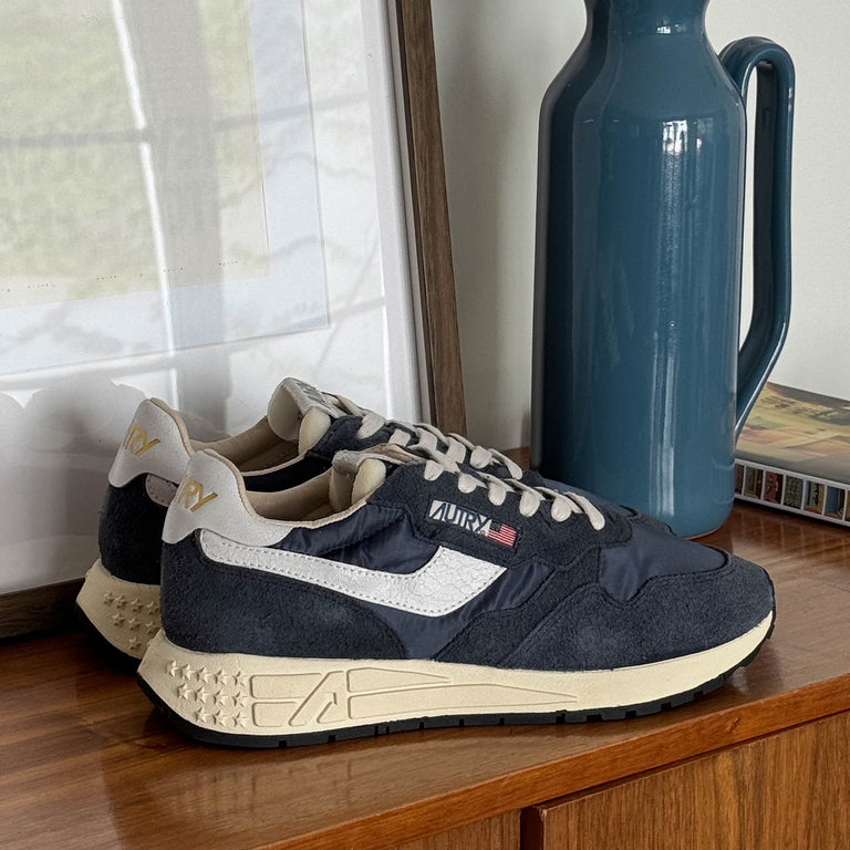 Autry Reelwind Low *Nylon / Cracked Leather* onfeet
