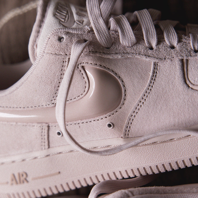 Nike Wmns Air Force 1 '07 onfeet