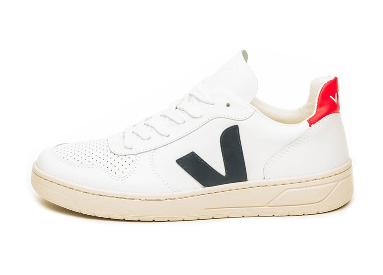 Veja V-10 Leather onfeet