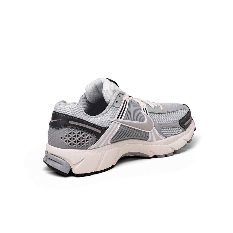 Nike Wmns Zoom Vomero 5