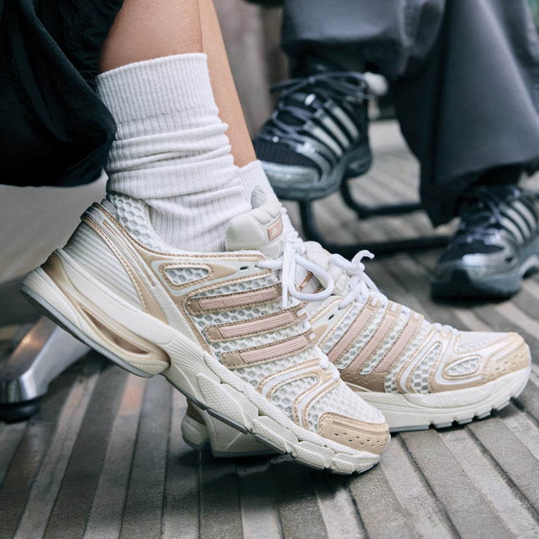 Adidas Adistar Control 5 W onfeet