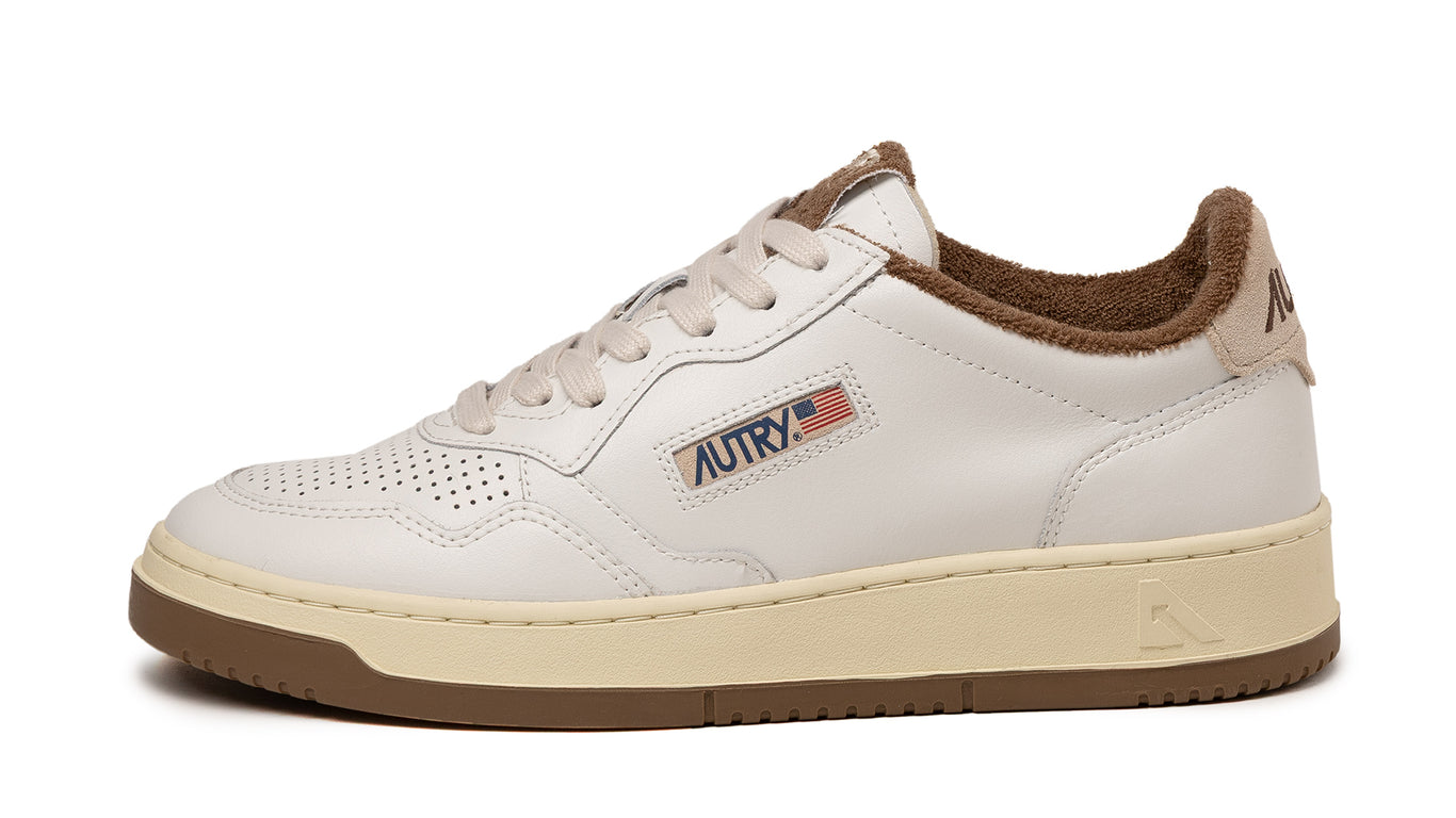 スニーカー AUTRY Men Sneakers White AVLMSV46 AUTRY - MEDALIST LOW LEATHER SNEAKERS IN WHITE & PINECONE (Men)