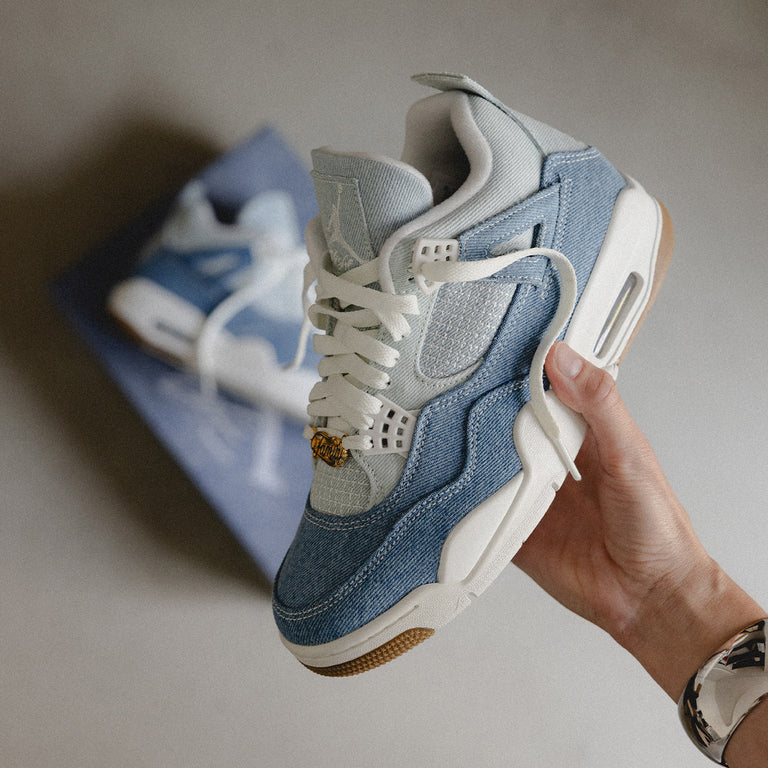 Nike Wmns Air Jordan 4 Retro *Worn Blue* onfeet