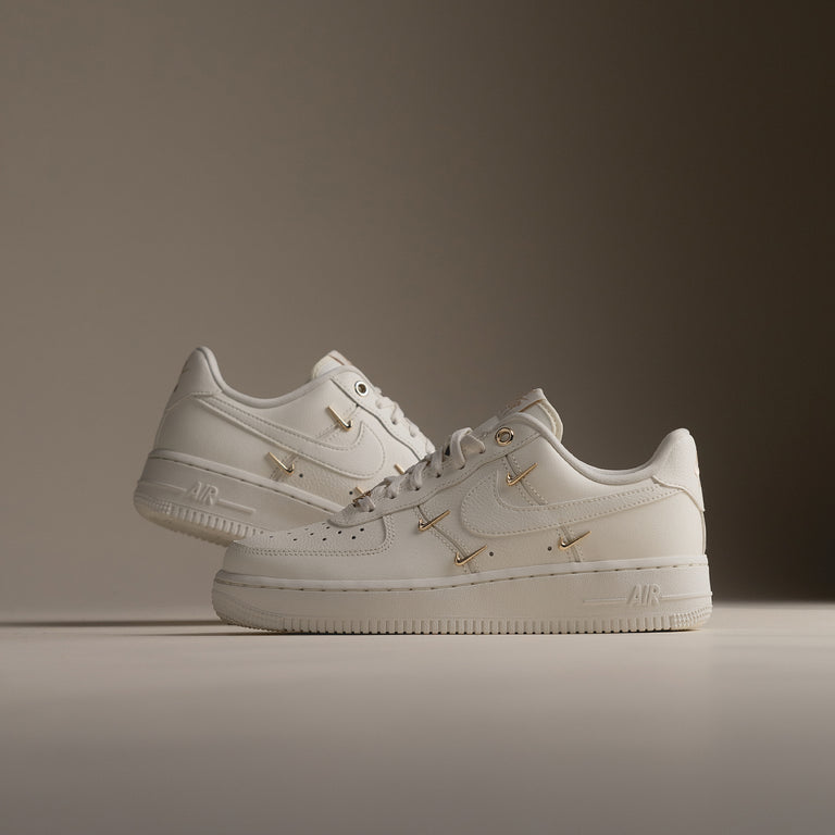 Nike Wmns Air Force 1 '07 LX onfeet