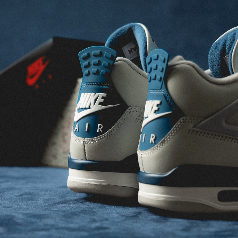 Nike Air Jordan 4 Retro *Military Blue* onfeet
