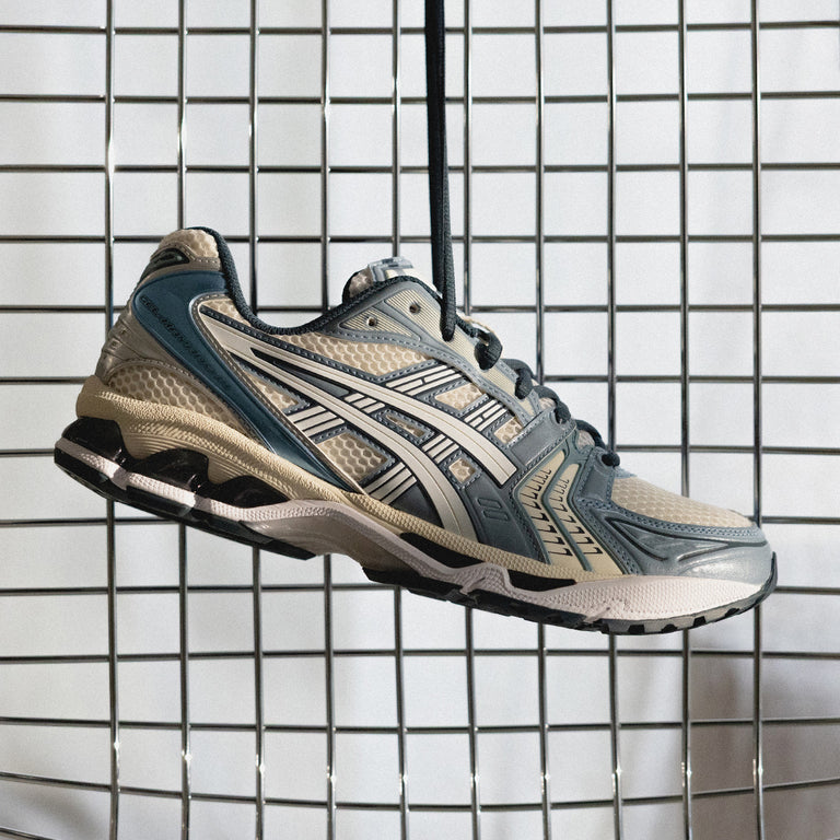 Asics GEL-Kayano 14 onfeet