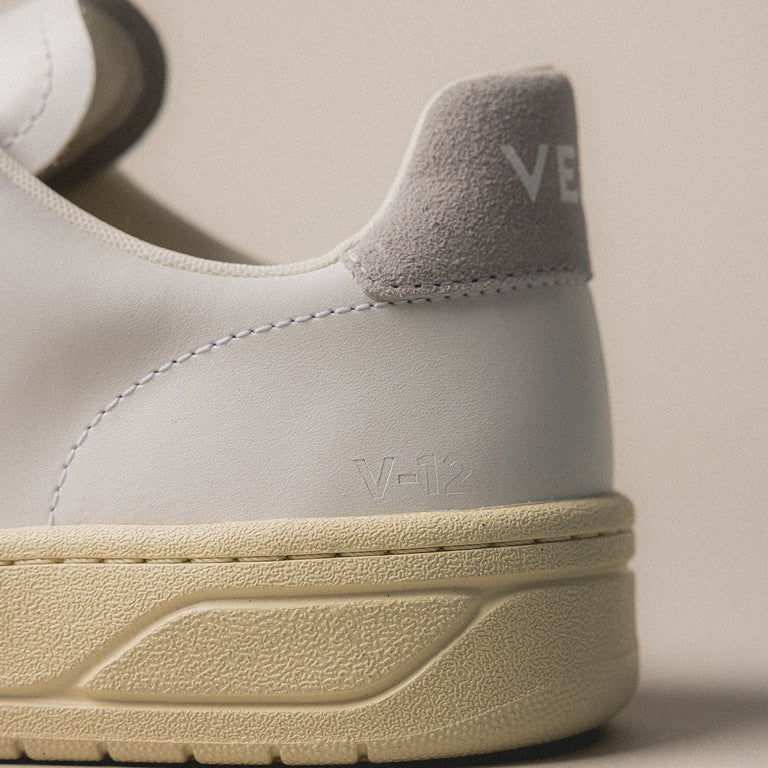 Veja V-12 Leather onfeet