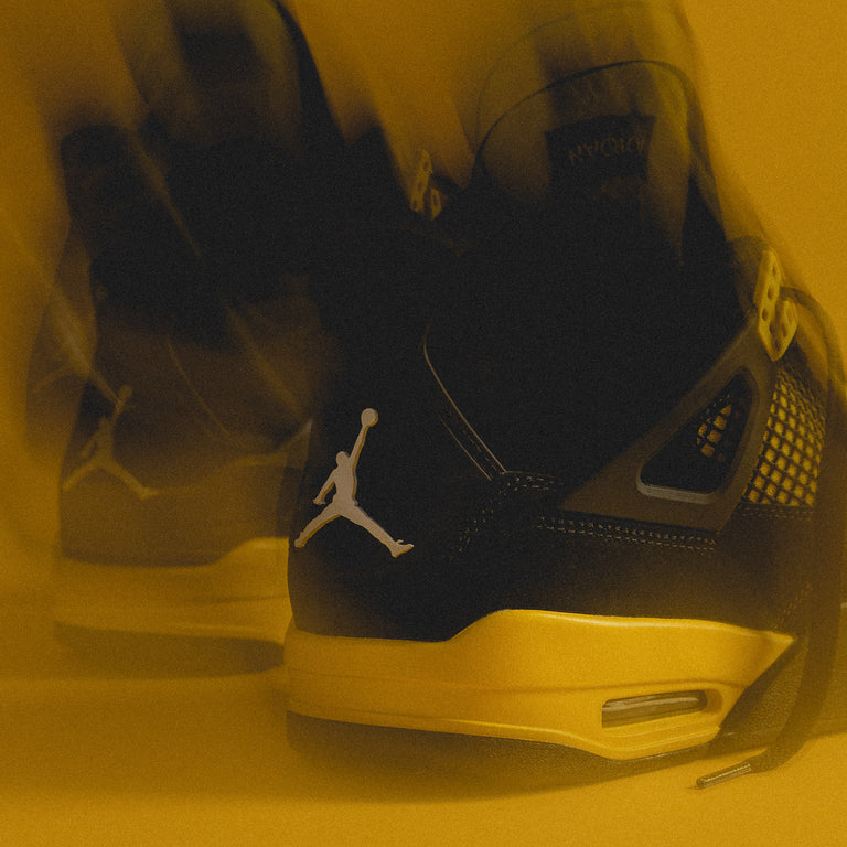 Nike Air Jordan 4 Retro *Thunder* onfeet