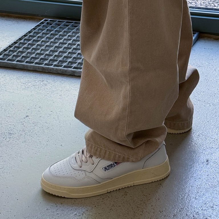 Autry Medalist onfeet
