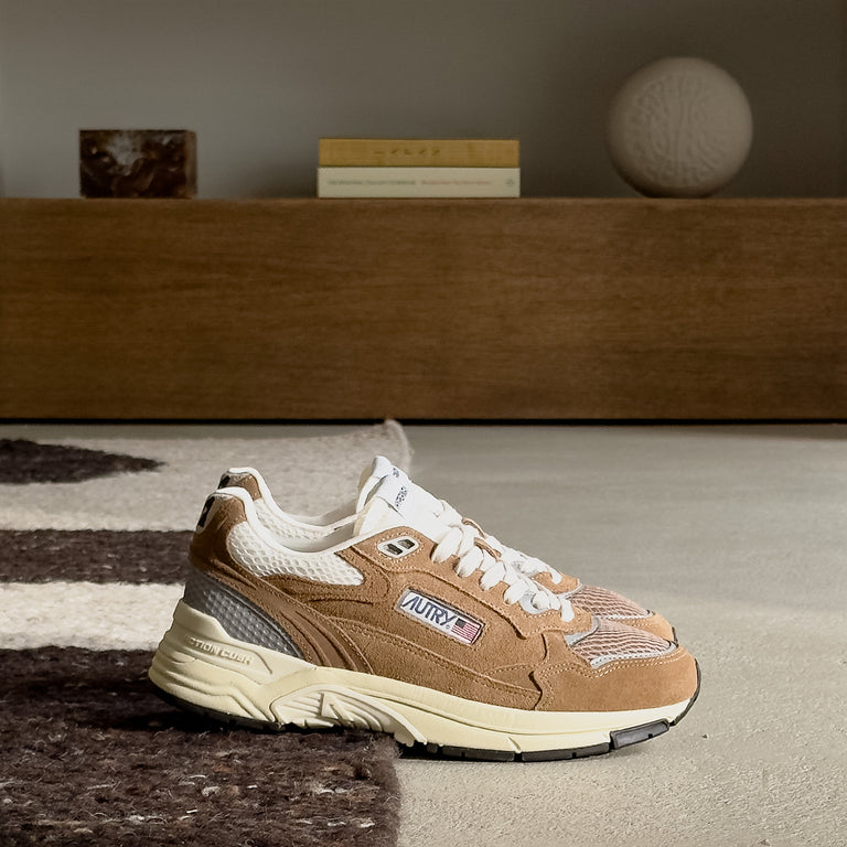 Autry Hyperway W *Suede / Mesh* onfeet