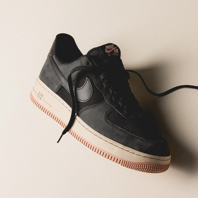 Nike air force 1 07 black and red best sale