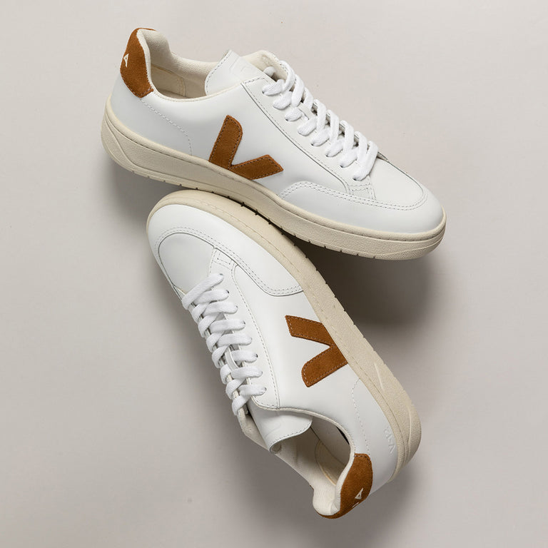 Veja V-12 Leather onfeet