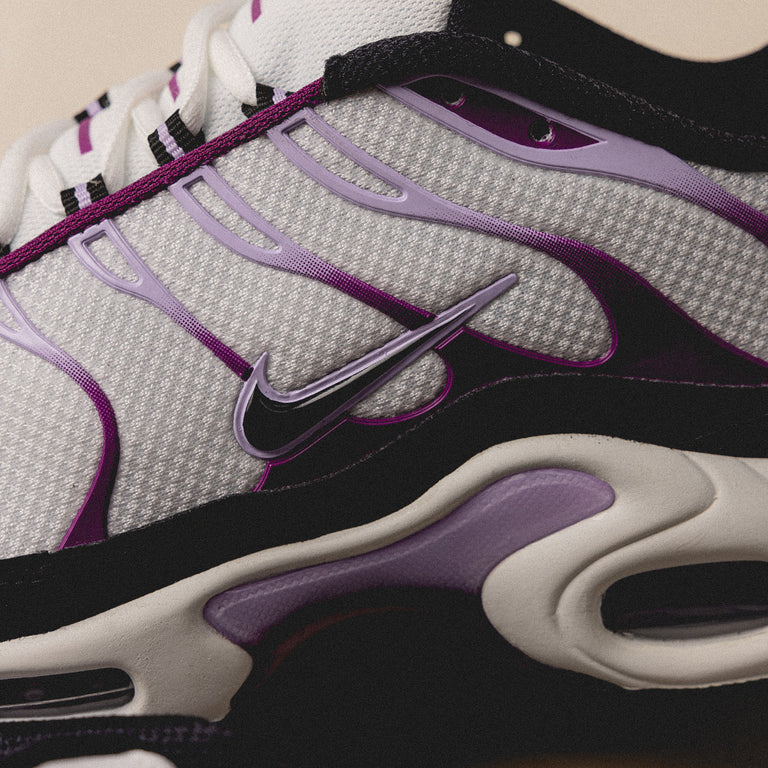 Nike Air Max Plus onfeet