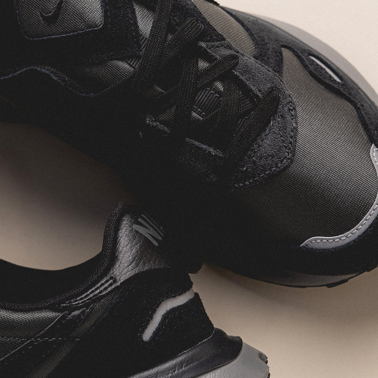 Nike Wmns Phoenix Waffle onfeet