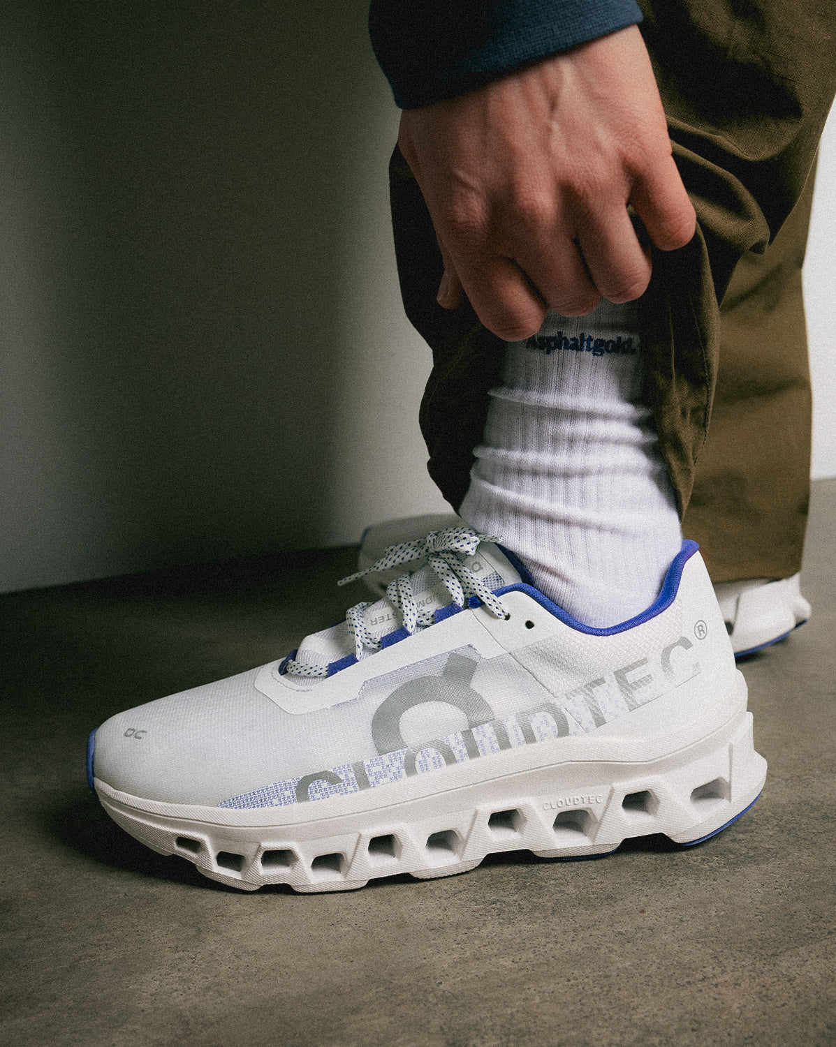 On Cloudmonster *Year of the Dragon* Sneaker » Buy online now!