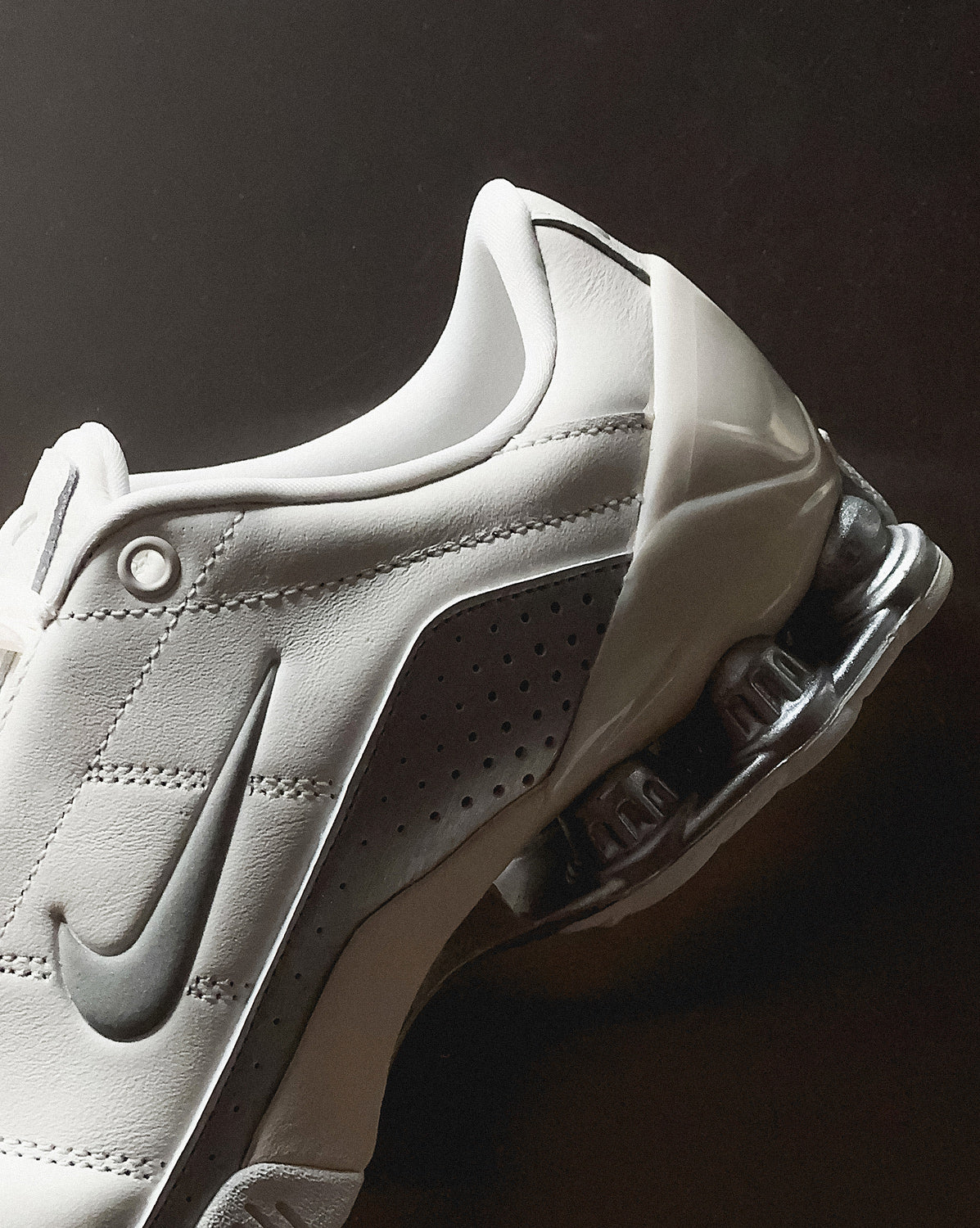 nike shox total white