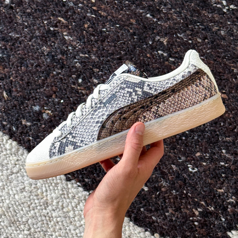 Puma Suede Snake onfeet