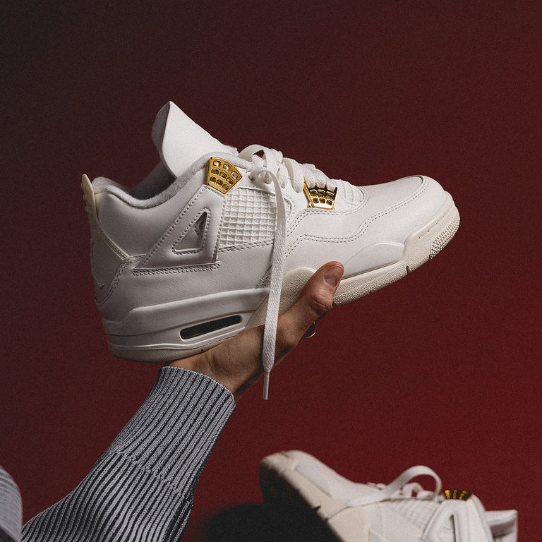 Nike Wmns Air Jordan 4 Retro *Metallic Gold* onfeet