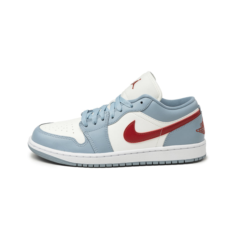 e2bf0840252e4dda84c57664ae356061264b3ffd DC0774 164 Nike Wmns Air Jordan 1 Low Sail Dune Red Bblue Grey White os 1 768x768