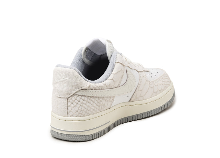 Nike Wmns Air Force 1 '07 *White Python* onfeet
