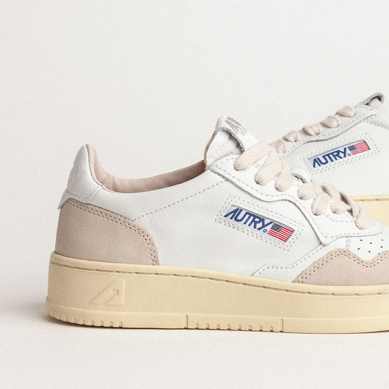 Autry Medalist *Leather / Suede* onfeet
