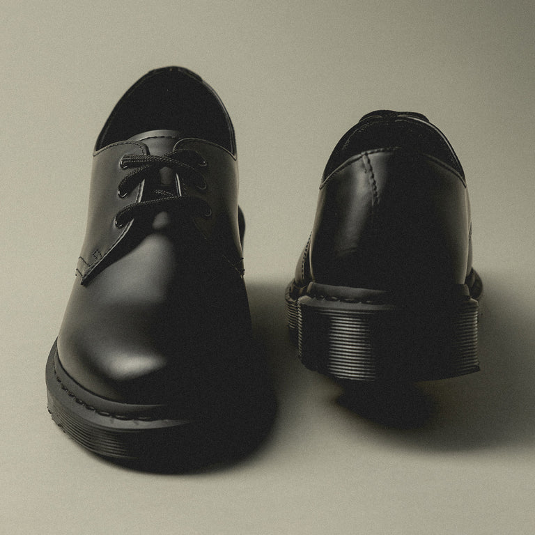 Dr. Martens 1461 *Mono* onfeet