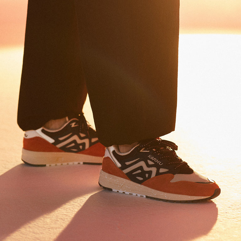 Karhu Legacy 96 *Polar Night 2* onfeet