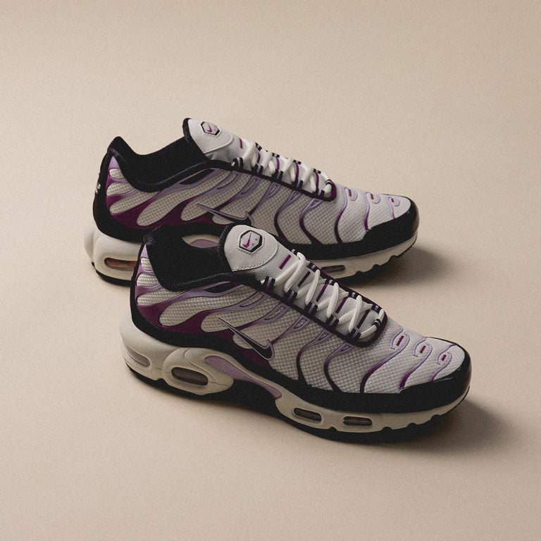 Nike Air Max Plus onfeet