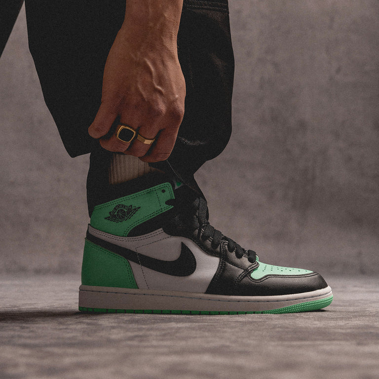 Nike Air Jordan 1 Retro High OG *Green Glow* onfeet
