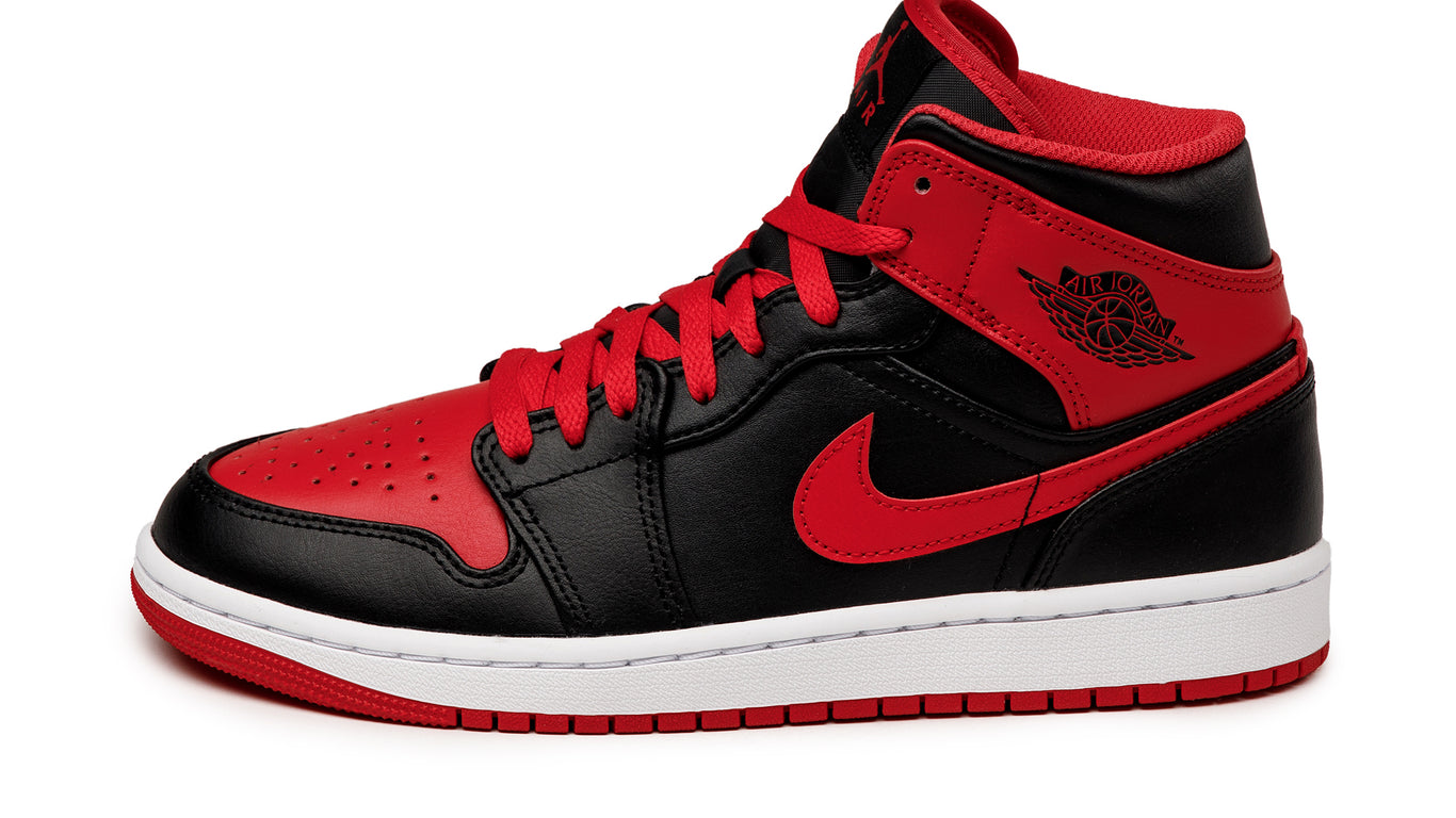 Black and red hotsell air jordan 1