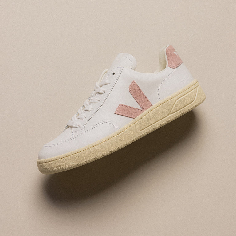 Veja V-12 Leather W onfeet