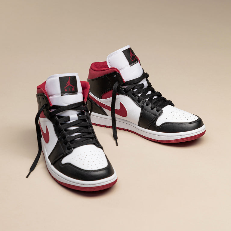 Nike Air Jordan 1 Mid – buy now at Asphaltgold Online Store!