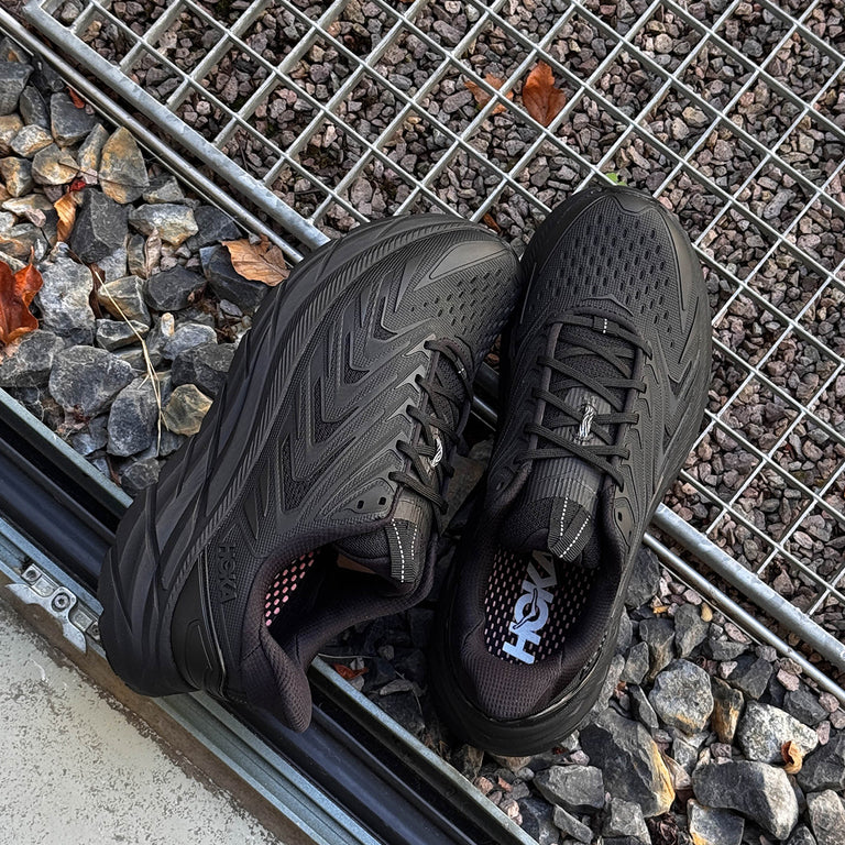 Hoka Clifton 11 UTL onfeet