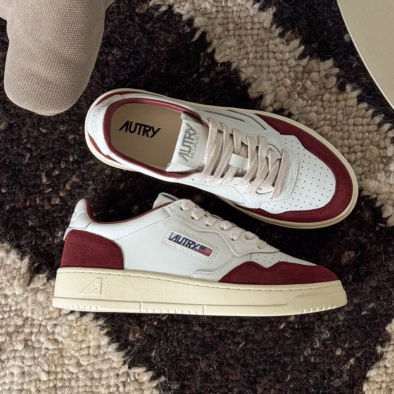 Autry Medalist W *Soft Leather / Suede* onfeet