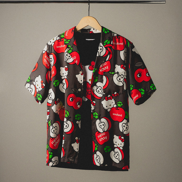 Soulland x Hello Kitty Orson Apple Shirt onfeet